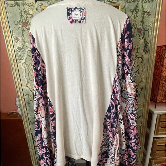 T-Shirt Poncho: “The Future is Female” - Picture 7 of 7